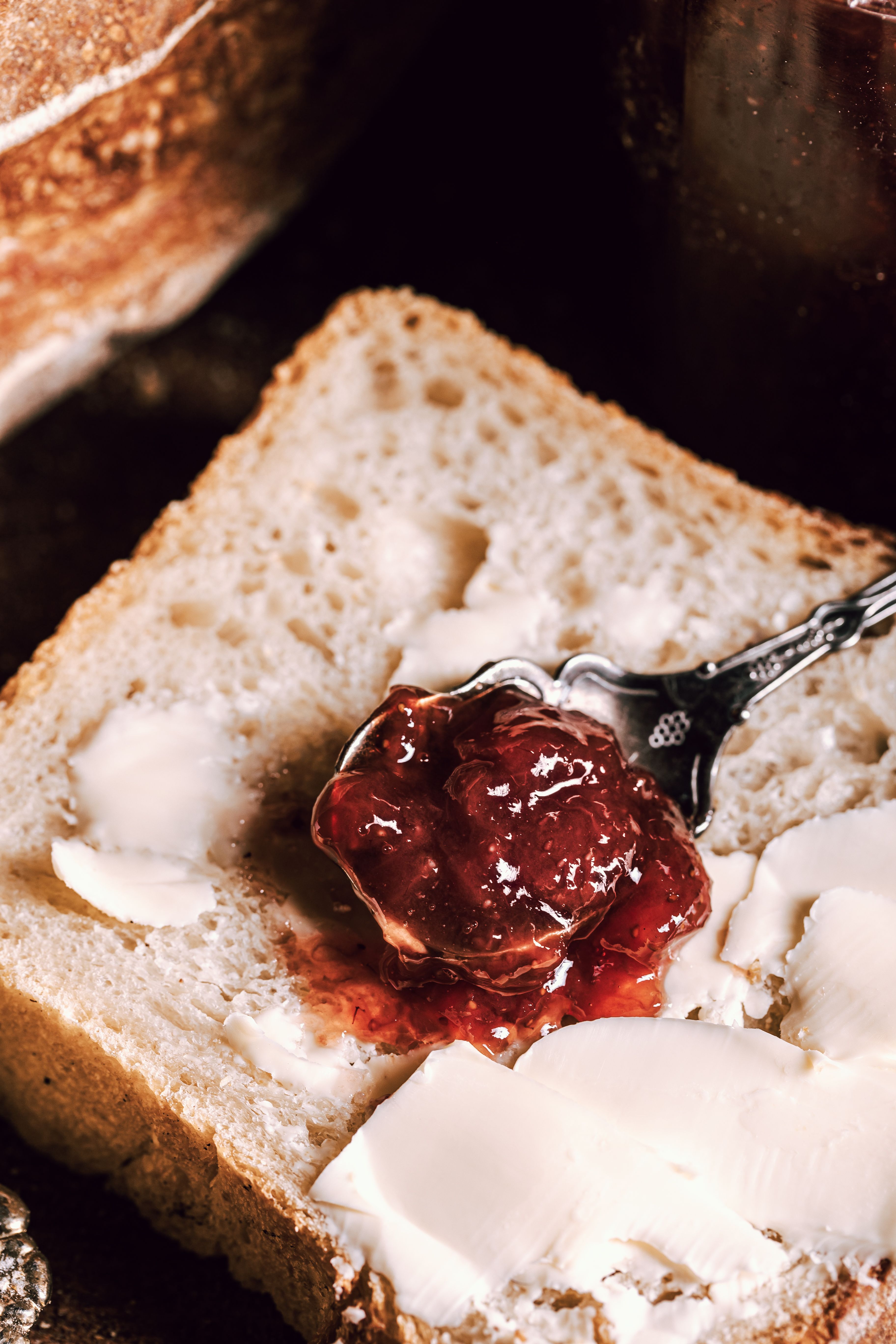 Tostada con Mantequilla y Mermelada (Butter and Jam Toast)