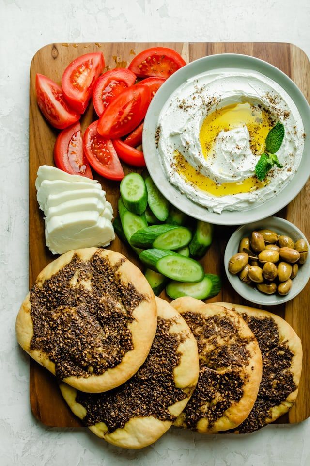 Manakish Zaatar (Arabic Flatbread with Zaatar)