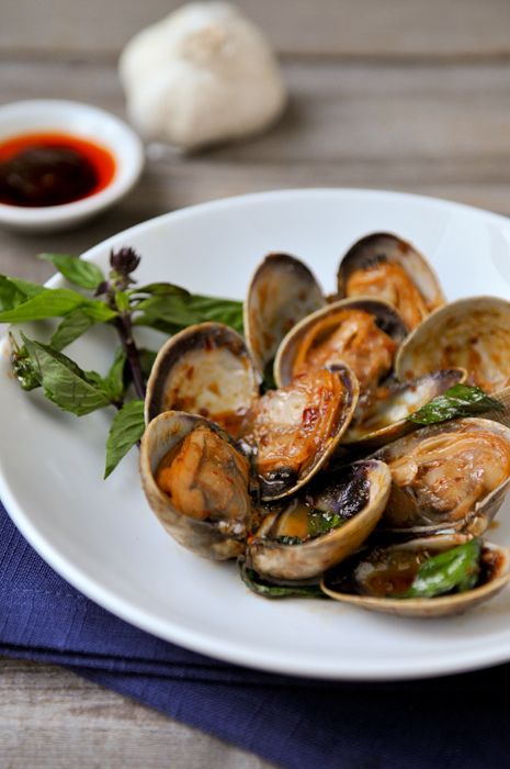 Thai Stir-Fried Clams with Chilli and Basil (Hoy Lai Pad Prik Bai Horapa)