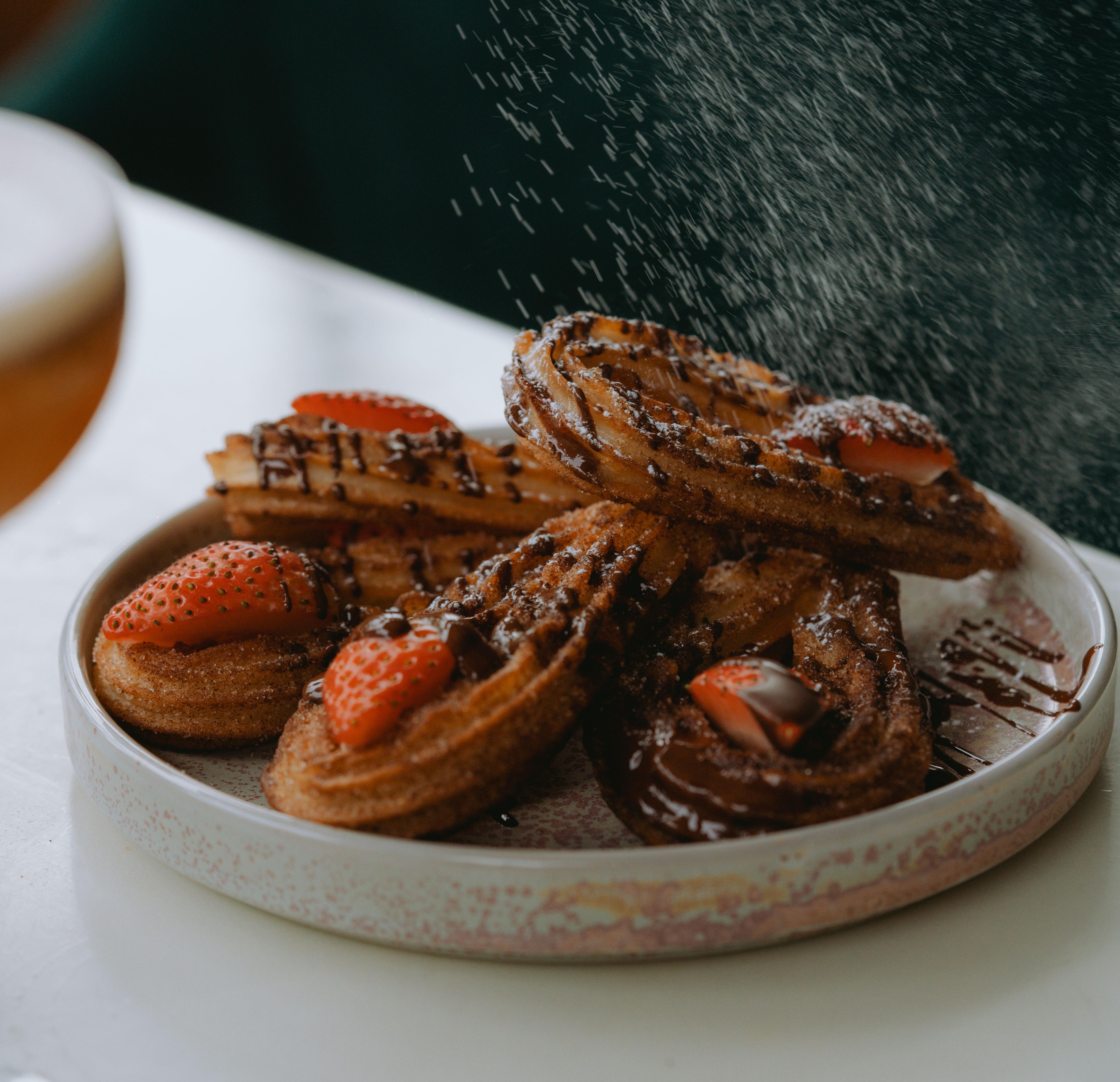 Churros con Chocolate (Crispy Churros with Chocolate Dip)