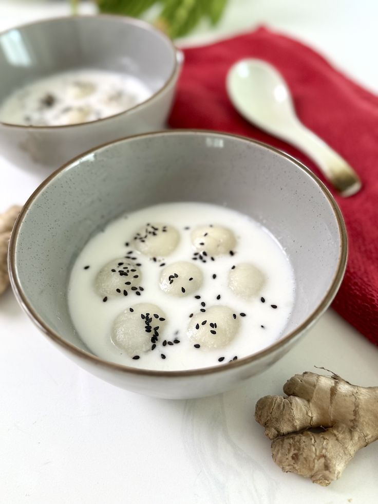 Chewy Rice Balls with Sweet Coconut Soup