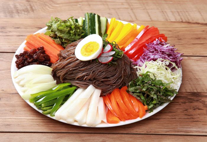 Cold Spicy Platter Noodles (Jaengban-guksu)