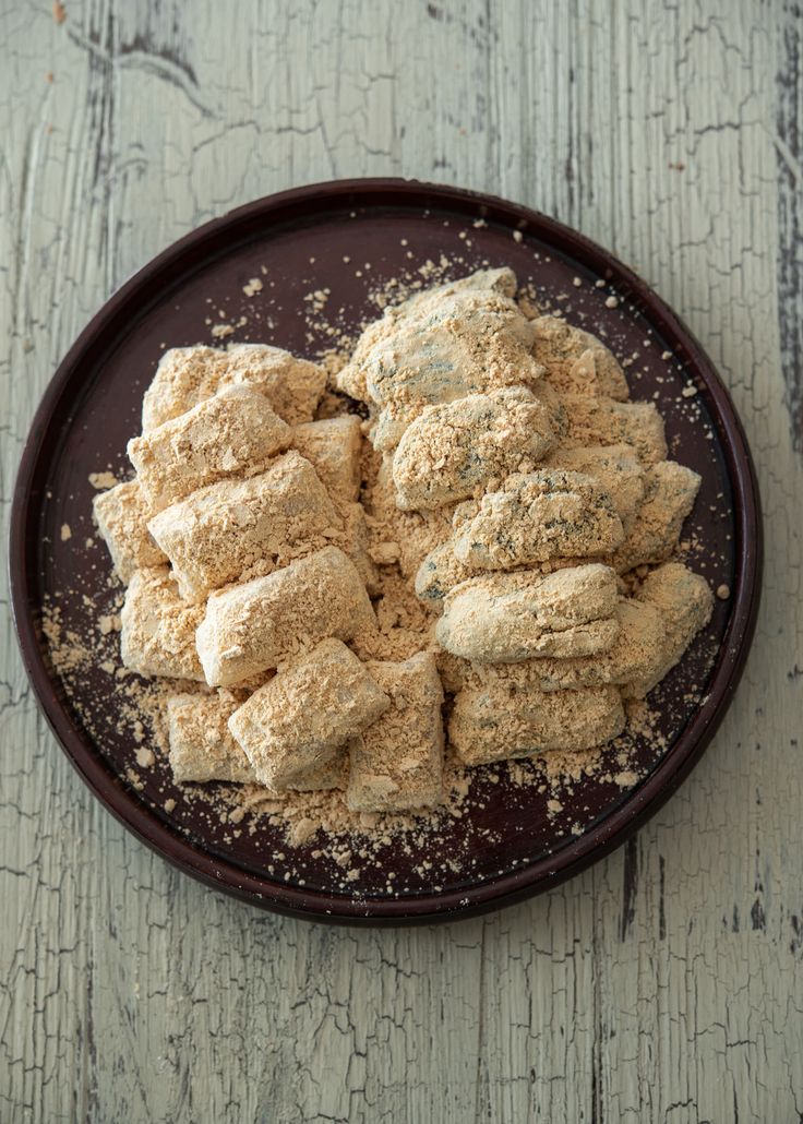 Injeolmi (Sweet Rice Cake with Bean Powder)
