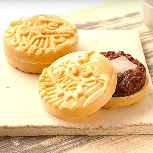 Monaka (Crispy Wafer Sandwich)
